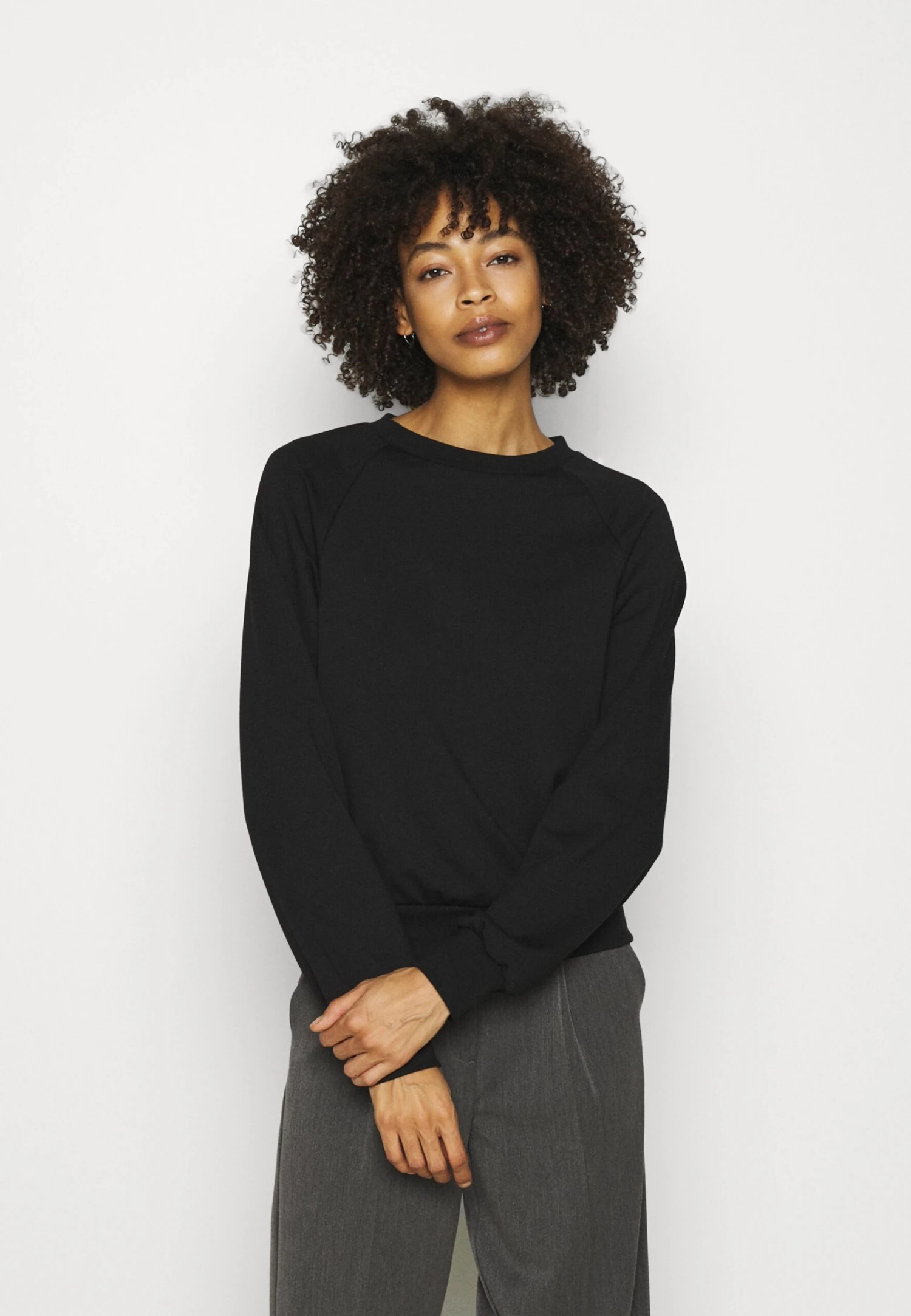 Anna Field Basic Clean Crew Neck Sweatshirt - Sweatshirt - Black 3 Anna Field Basic Clean Crew Neck Sweatshirt - Sweatshirt - Black