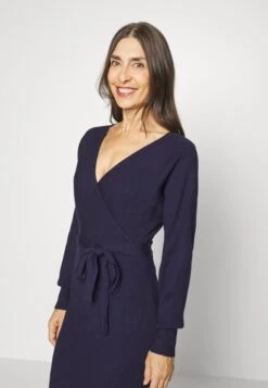 Anna Field Wrap V Ausschnitt Mini Strickkleid Mit Gürtel - Robe Fourreau - Dark Blue 11 Anna Field Wrap V Ausschnitt Mini Strickkleid Mit Gürtel - Robe Fourreau - Dark Blue -Anna Field Boutique 15ce62b8c63b40c0864cdec8b251219d