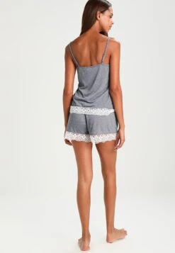 Anna Field Sarah Short Pj Set - Pyjama - Off-White/Dark Blue 11 Anna Field Sarah Short Pj Set - Pyjama - Off-White/Dark Blue -Anna Field Boutique 33d0e936af774883bb2b5a180610a668