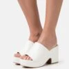 Wide Fit - Mules À Talons - White