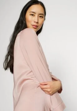 Anna Field Chemise De Nuit / Nuisette - Pink 11 Anna Field Chemise De Nuit / Nuisette - Pink -Anna Field Boutique 91e3619cea8e4fcb9ba590fdf88a99e8