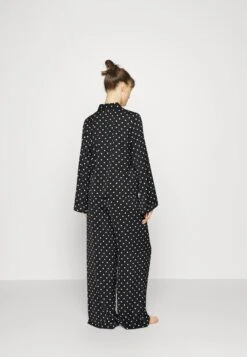 Anna Field Pyjama - Black/Off-White -Anna Field Boutique a4309183b22147f2954db753d5cbe7dc