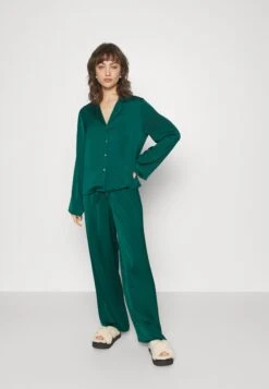 Anna Field Gift Box Pj Set - Pyjama - Green -Anna Field Boutique a8c4741bfd1d4219bfcde4008fca2719
