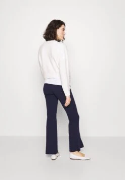 Maternity Business Flare - Pantalon De Survêtement - Dark Blue 9 Maternity Business Flare - Pantalon De Survêtement - Dark Blue -Anna Field Boutique d0f4a3f164d64f16a351c1d1c3872fe2