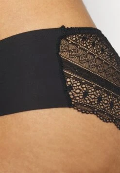 Anna Field Frolice 10Pp Short - Slip - Black 11 Anna Field Frolice 10Pp Short - Slip - Black -Anna Field Boutique db0701ab8c474f558d3b9d4f4cda0998